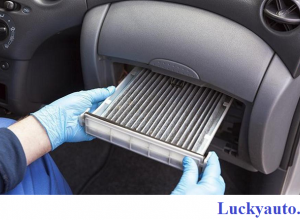  Tại sao khi bật điều hòa xe ô tô lại có mùi?